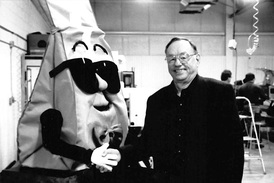 Bob shaking Bagman Bob's hand